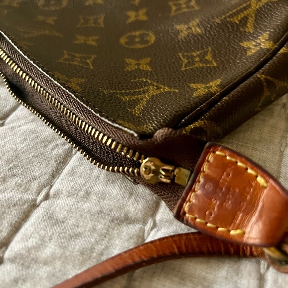 Vintage Louis Vuitton Pochette Accessoires - Picture 13 of 15